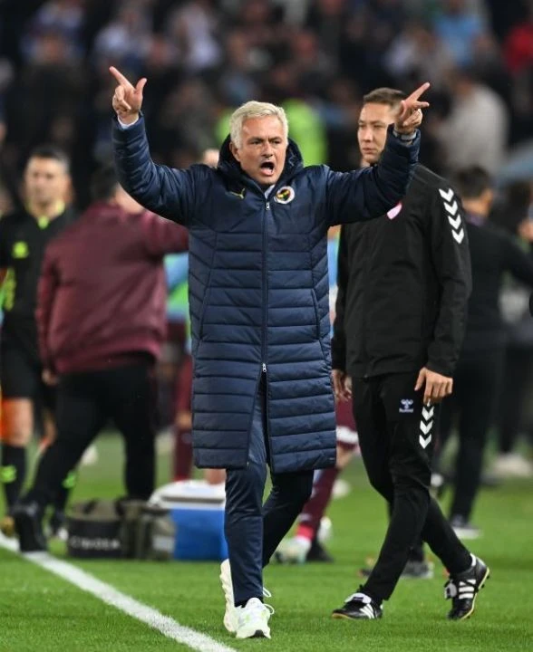 Mustafa Sarıgül'den Mourinho'ya tepki: Türk futbolu Almanya, İtalya ve Fransa'dan da öndedir! - 1. Resim