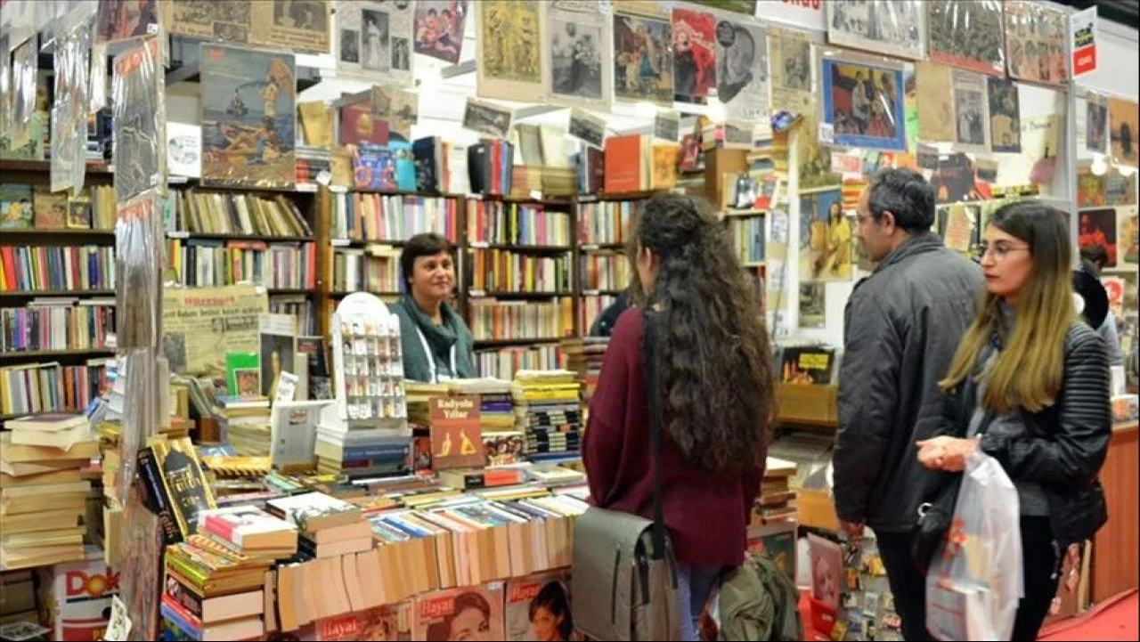 TÜYAP Kitap Fuarı'nın hafta içi ve hafta sonu kapanış saatleri değişiklik gösteriyor