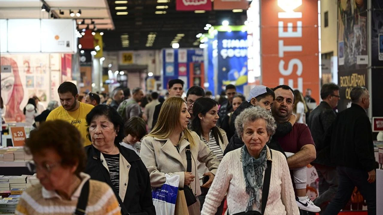 TÜYAP Kitap Fuarı'nın hafta içi ve hafta sonu kapanış saatleri değişiklik gösteriyor