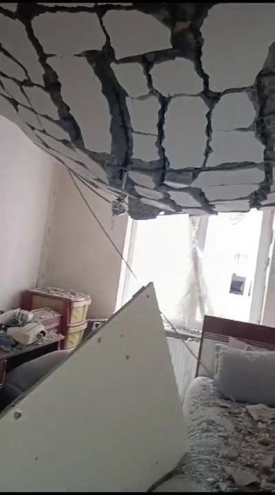 Adeta kek gibi kabardı: Patlama sonrası evin geldiği hal görüntülendi!