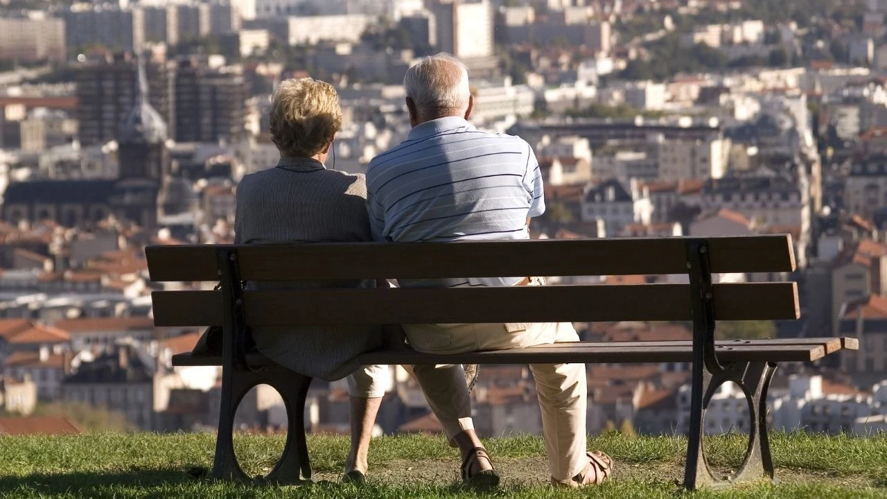 Emeklilikte yaş, gün ve prim sayısı sil baştan! 2025 Yıllık Programı'nın satır arasındaki o detay ortaya çıkardı