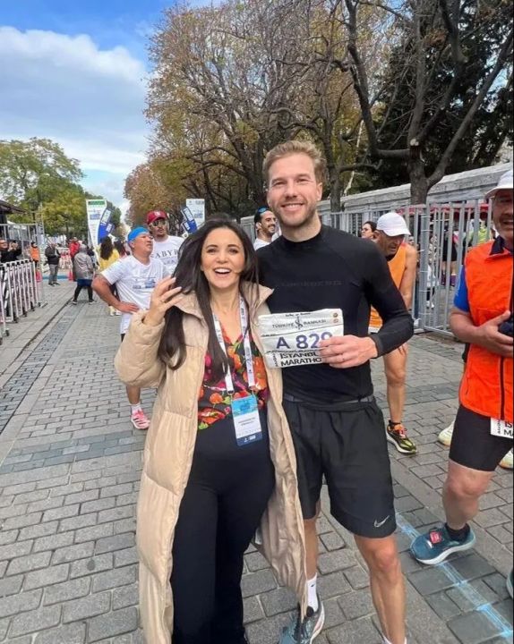 Karsu bebeğinin cinsiyetini İstanbul Maratonu'nda pankartla duyurdu - 1. Resim