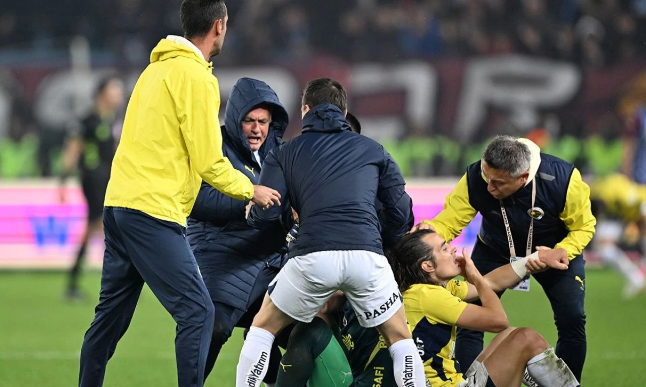 Trabzonspor - Fenerbahçe derbisi sonrası flaş karar! TFF'den talimat geldi: Acil toplanılıyor - 2. Resim