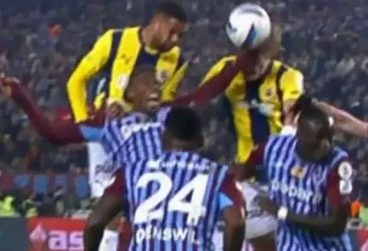 Trabzonspor - Fenerbahçe tartışmalı pozisyonları Bein Trio'da yorumlandı! Gol iptali ve penaltı kararları için flaş yorumlar! 'VAR müdahalesi yanlış!'