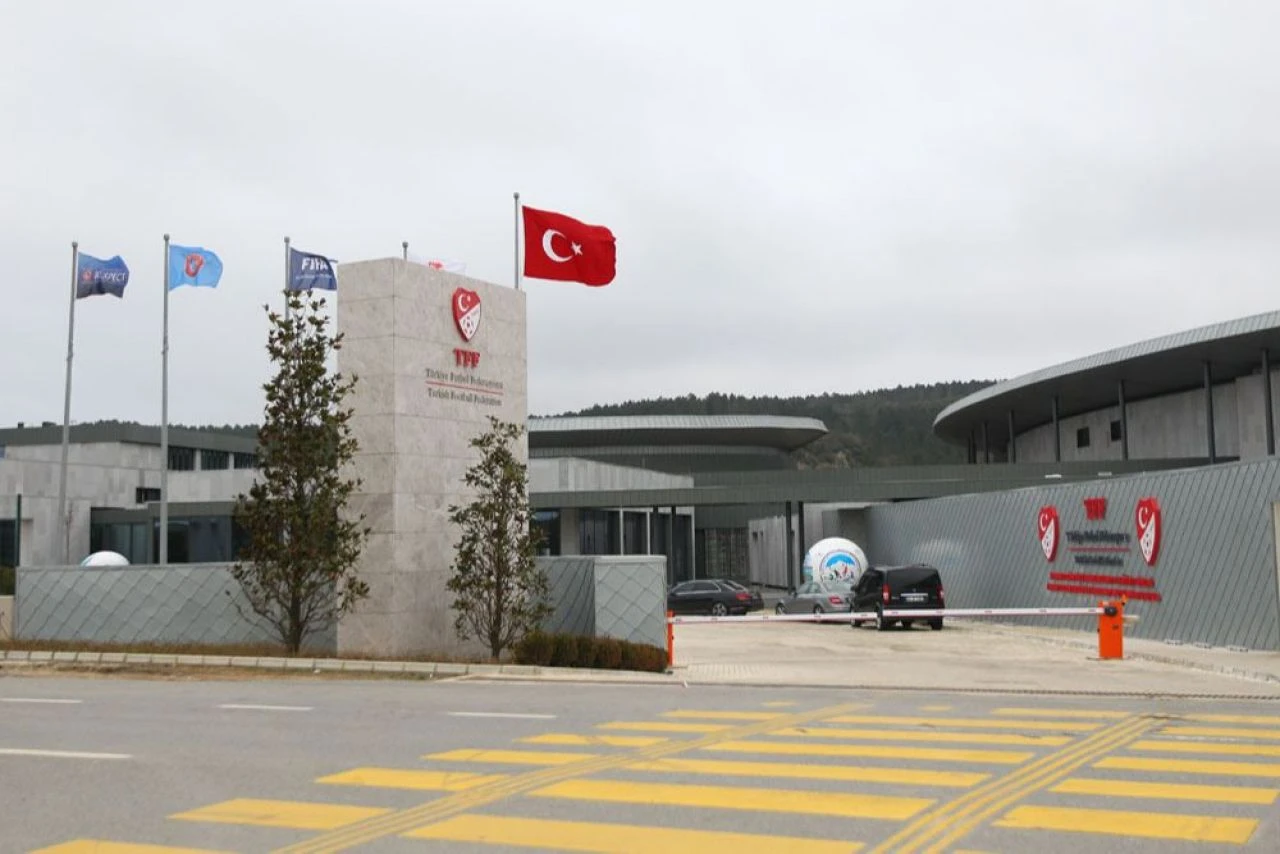 Yabancı hakem sistemi gündemde! TFF derbiden sonra toplanma kararı aldı - 2. Resim