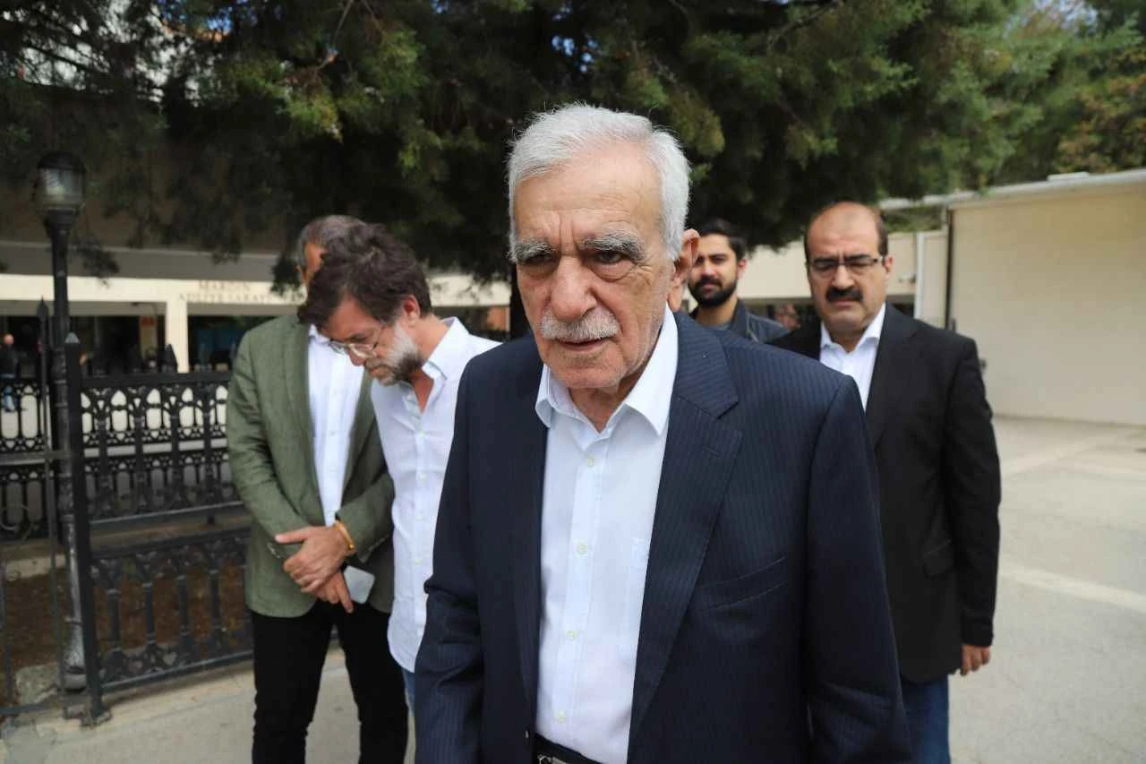 Yerine kayyum atanan Mardin Büyükşehir Belediye Başkanı Ahmet Türk kimdir? - 1. Resim