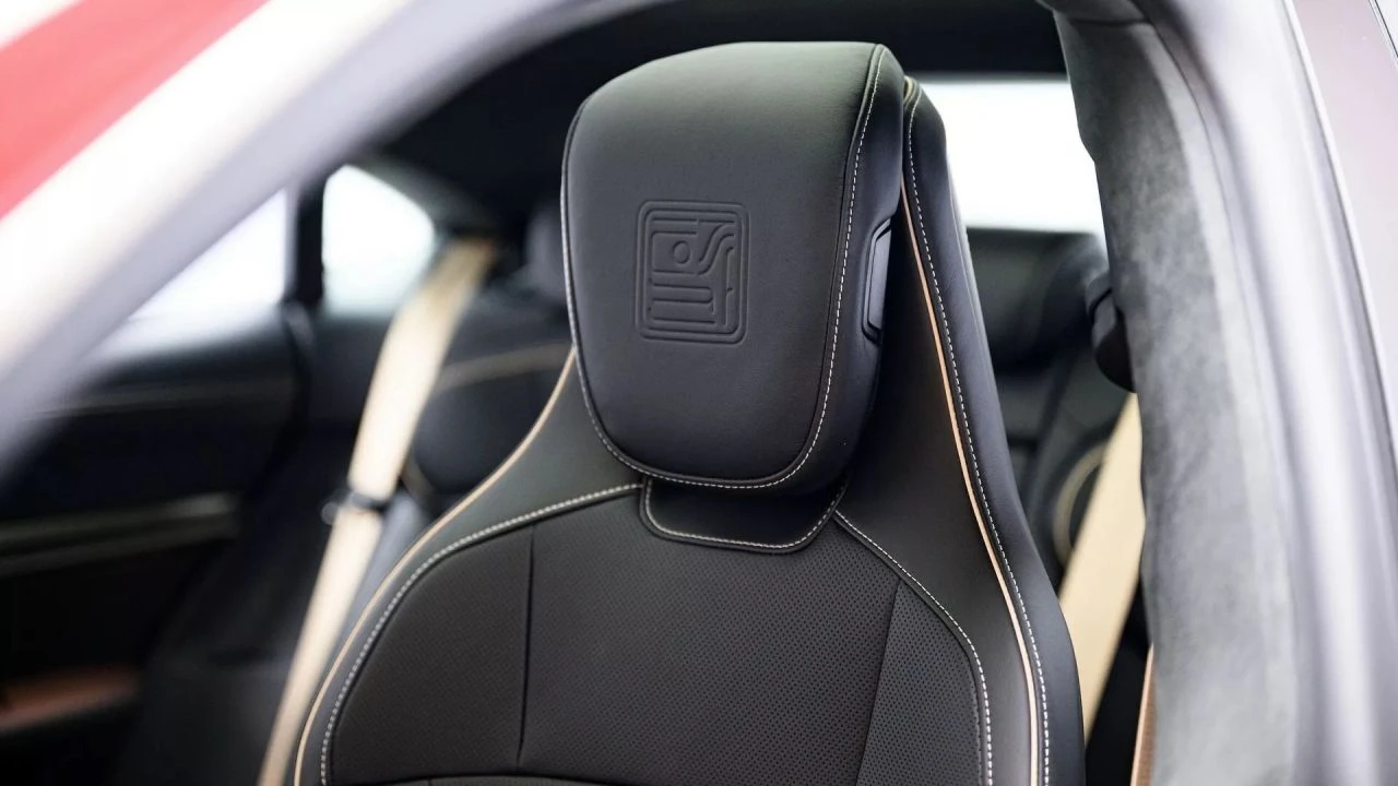 40 tane üretilecek Porsche Taycan Turbo K-Edition tanıtıldı! İç mekandaki döşemeleri dikkat çekti - 3. Resim