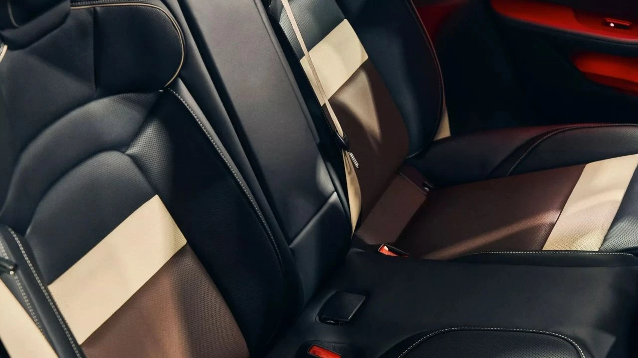 40 tane üretilecek Porsche Taycan Turbo K-Edition tanıtıldı! İç mekandaki döşemeleri dikkat çekti - 4. Resim