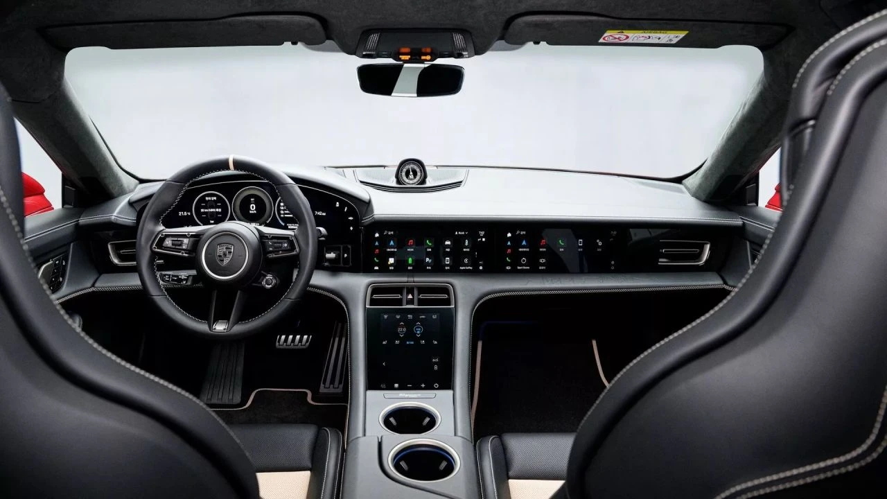 40 tane üretilecek Porsche Taycan Turbo K-Edition tanıtıldı! İç mekandaki döşemeleri dikkat çekti - 2. Resim