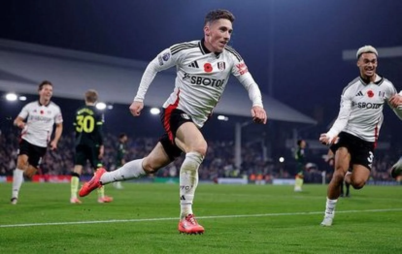 Fulham uzatmalarda tarih yazı - 3. Resim