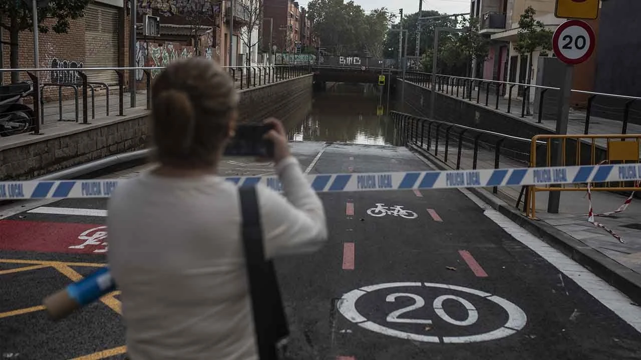 İspanya'da sel felaketi büyüyor! Şiddetli yağış Katalonya bölgesini de vurdu