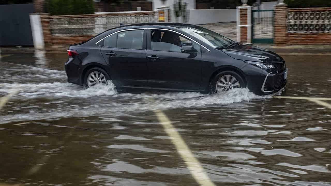 İspanya'da sel felaketi büyüyor! Şiddetli yağış Katalonya bölgesini de vurdu