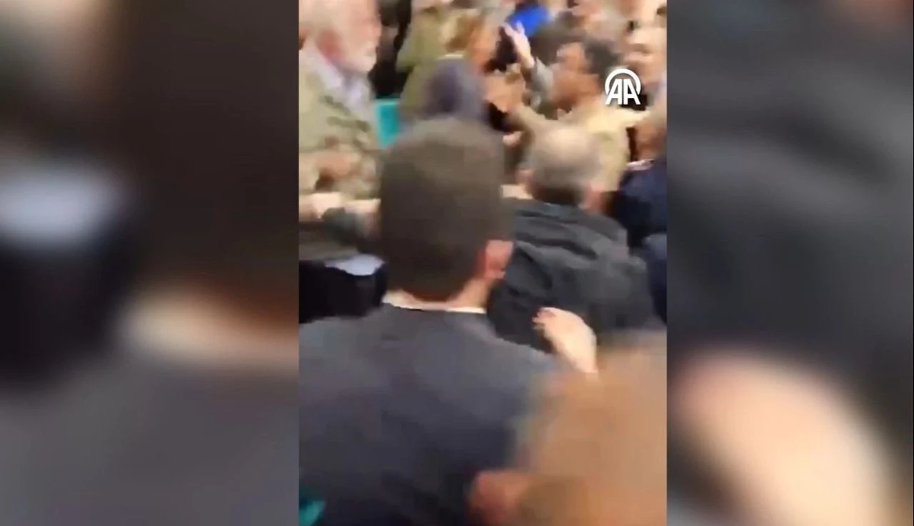 Kağıthane Belediyesi Meclisi karıştı! Kayyum kavgasında yumruklar konuştu: Yaralılar var