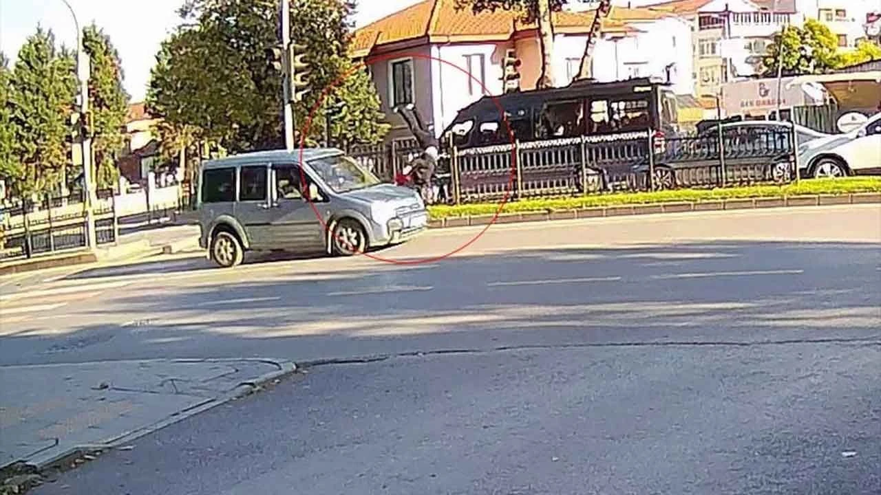 Korkunç kaza kamerada! Kaza yapıp kaçan sürücü 11 yaşındaki kız çocuğuna çarptı