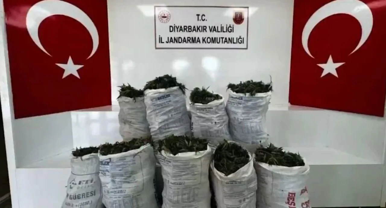 Zehir tacirlerine büyük darbe! Bakan Yerlikaya duyurdu: 14 ilde Narkoçelik-46 operasyonu - 5. Resim