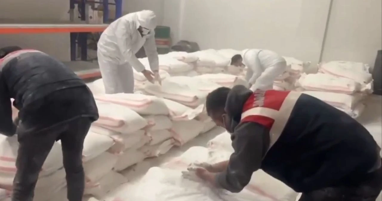 Zehir tacirlerine büyük darbe! Bakan Yerlikaya duyurdu: 14 ilde Narkoçelik-46 operasyonu - 2. Resim