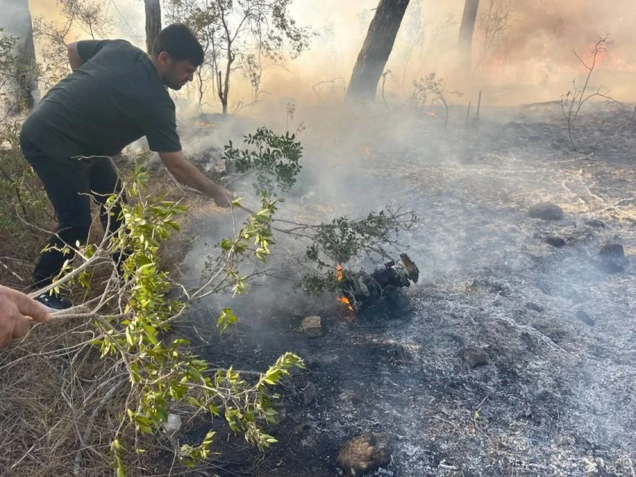 Antalya'da korku dolu anlar! Hava aracı ormanlık alana düşüp infilak etti