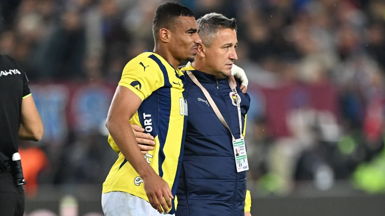 Djiku'nun AZ Alkmaar-Fenerbahçe maçında neden oynamadığı gündem oldu - 1. Resim