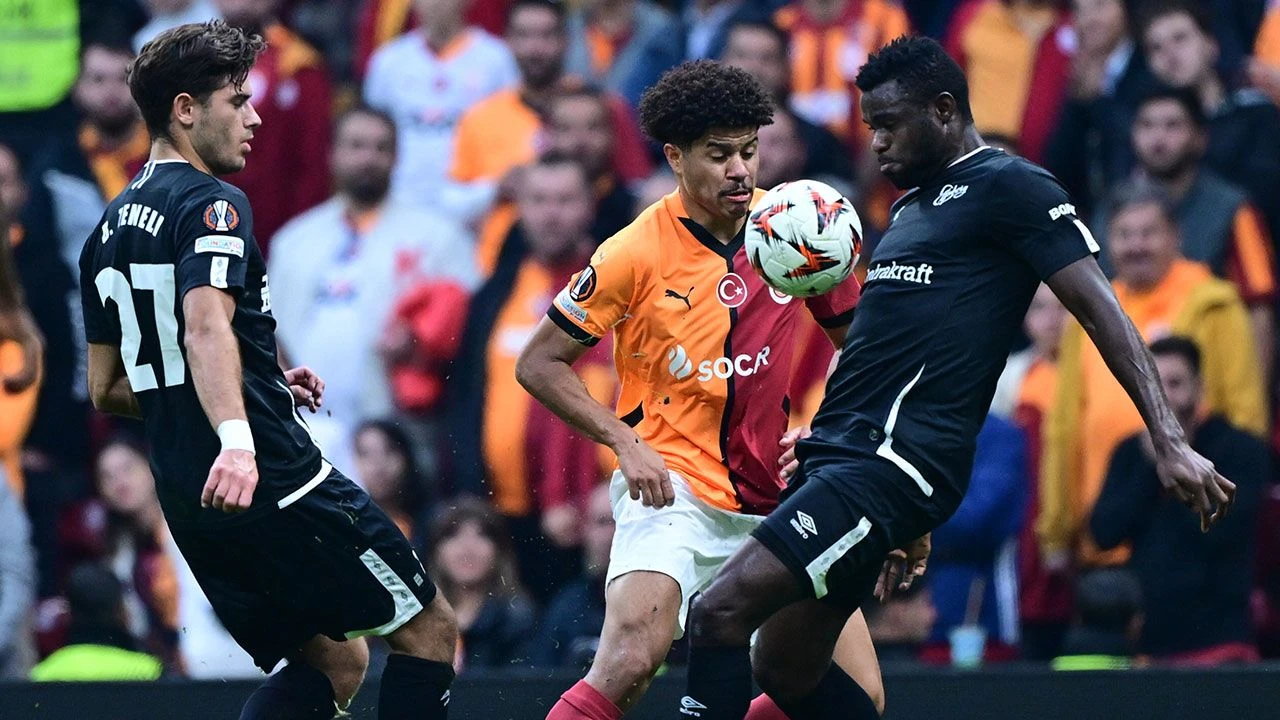 Galatasaray Tottenham'ı konuk edecek! Okan Buruk rekor için sahada: Muhtemel 11 belli oldu