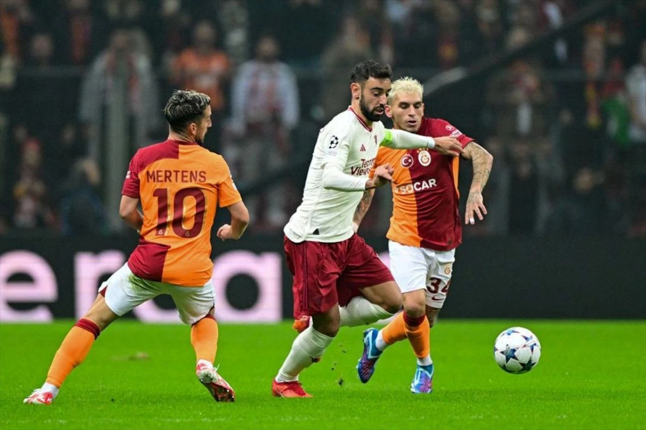 Galatasaray Tottenham'ı konuk edecek! Okan Buruk rekor için sahada: Muhtemel 11 belli oldu