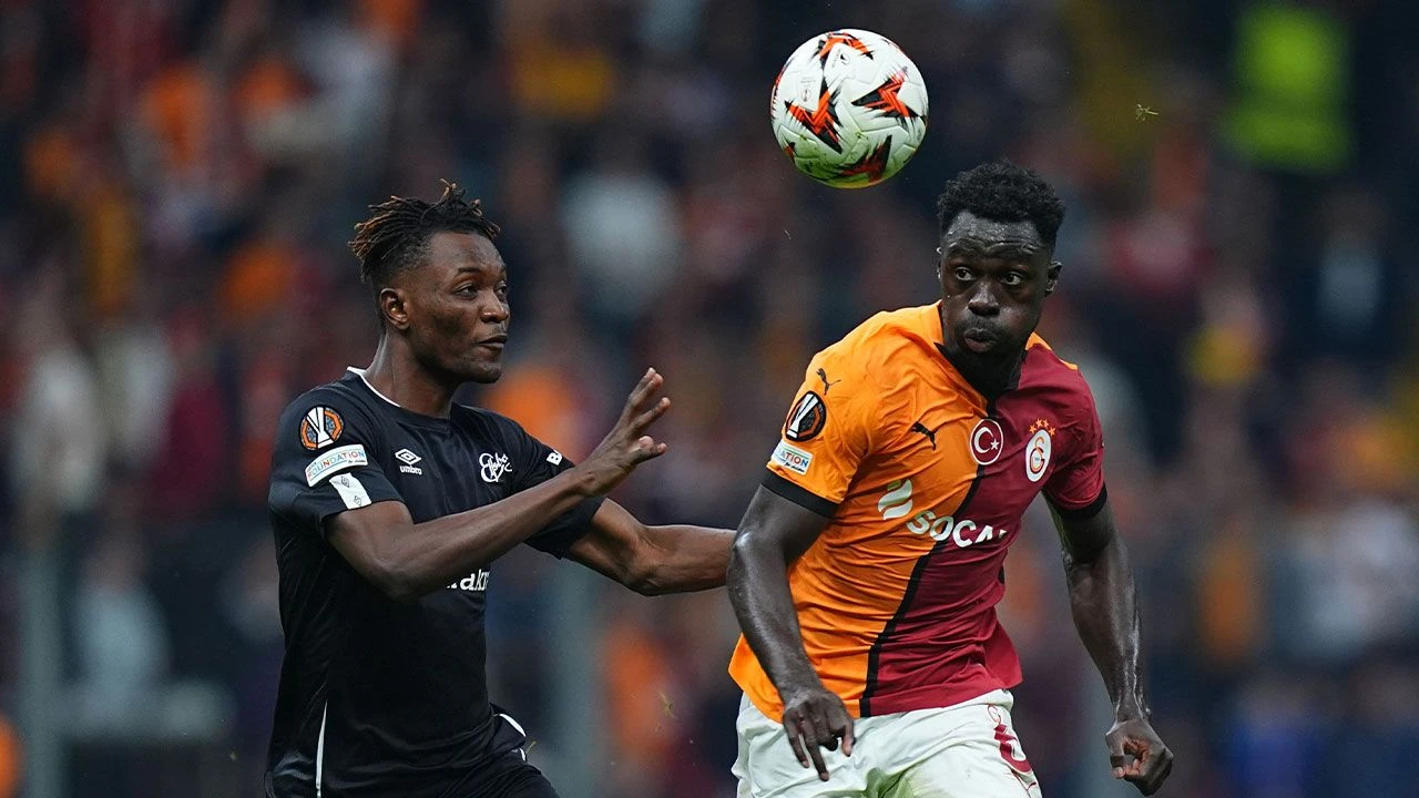 Galatasaray Tottenham'ı konuk edecek! Okan Buruk rekor için sahada: Muhtemel 11 belli oldu