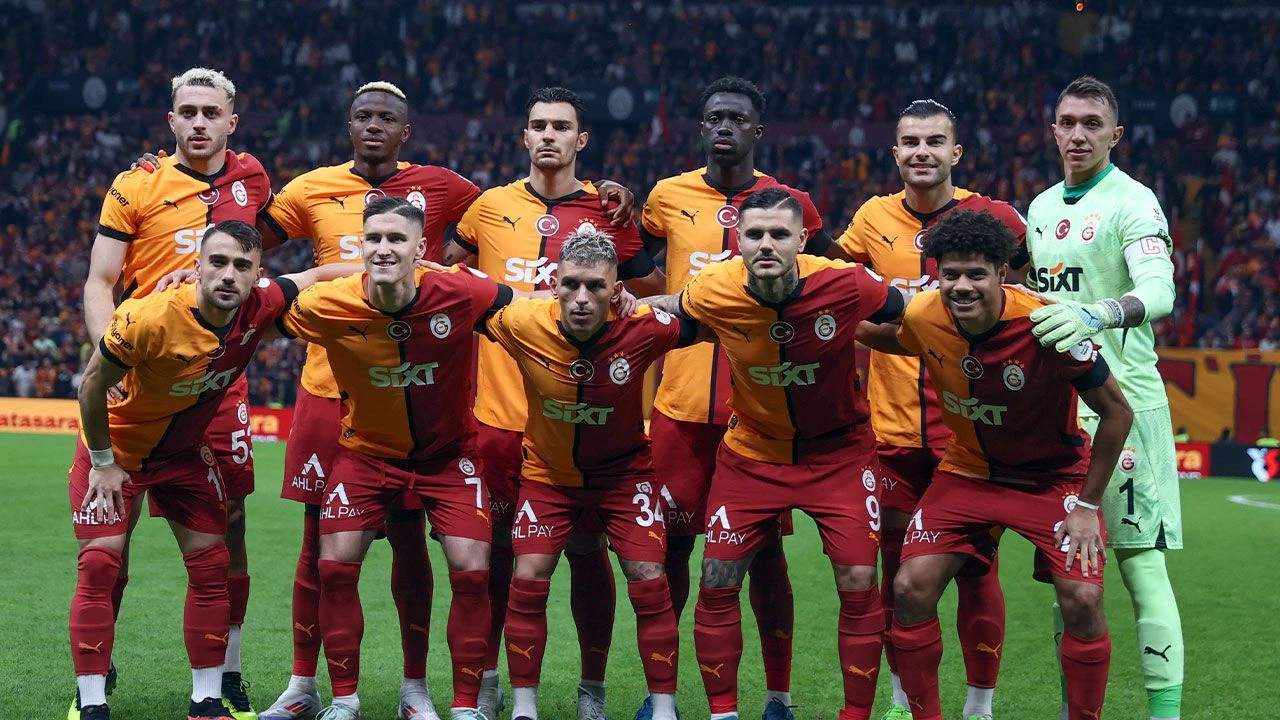 Galatasaray Tottenham'ı konuk edecek! Okan Buruk rekor için sahada: Muhtemel 11 belli oldu