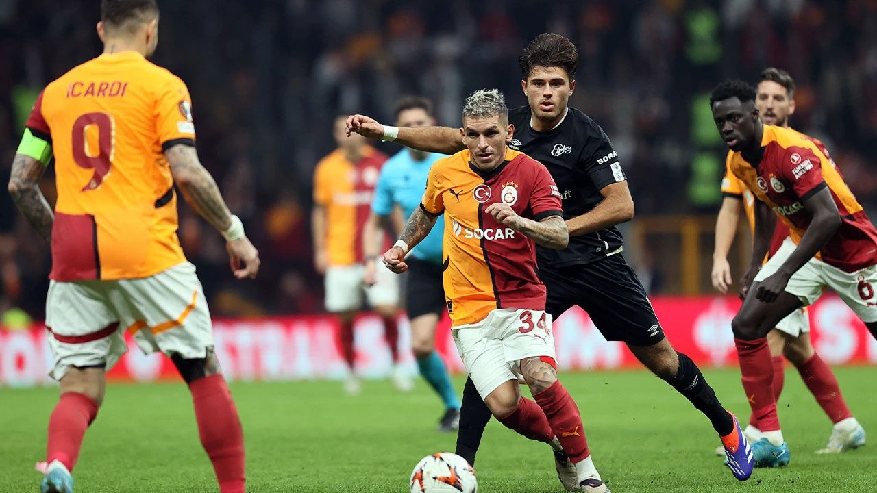 Galatasaray Tottenham'ı konuk edecek! Okan Buruk rekor için sahada: Muhtemel 11 belli oldu