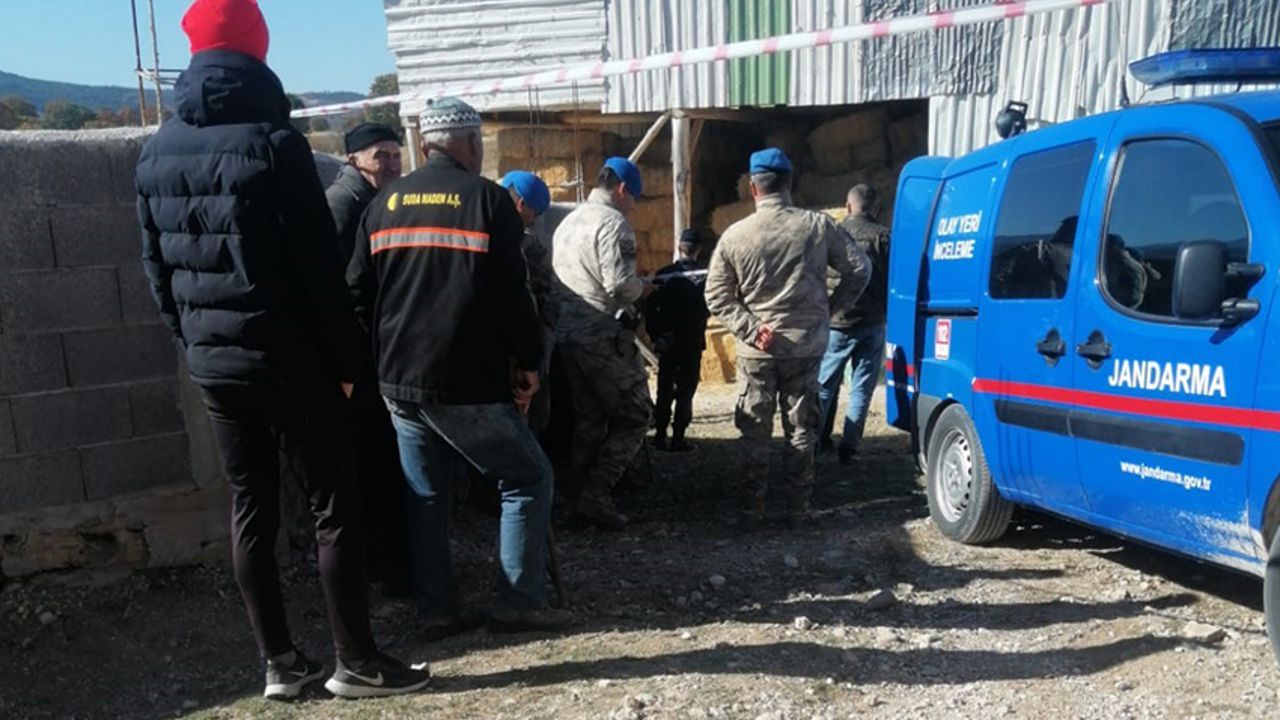 Günlerdir her yerde aranıyordu! Kayıp kadının cansız bedeni samanlıkta bulundu! Dikkat çeken 12 saat detayı!