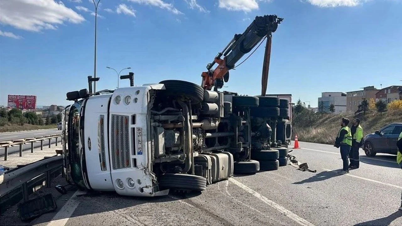 Otoyolda trafiği durduran kaza! Ankara yönünde uzun araç kuyrukları oluştu