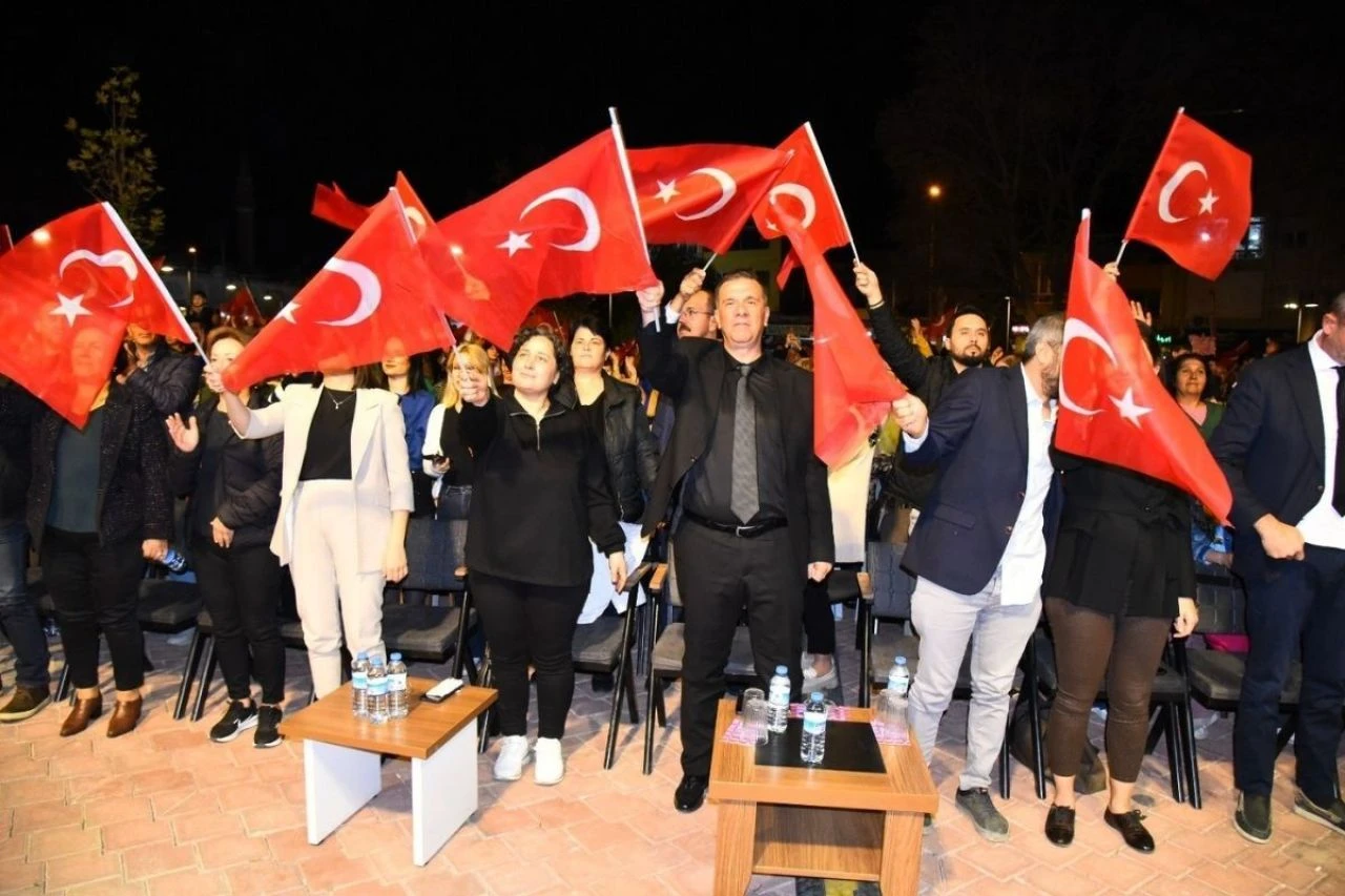 Sahneye çıkan sanatçı Bilal Sonses'e drone ile pide ikramı! - 3. Resim