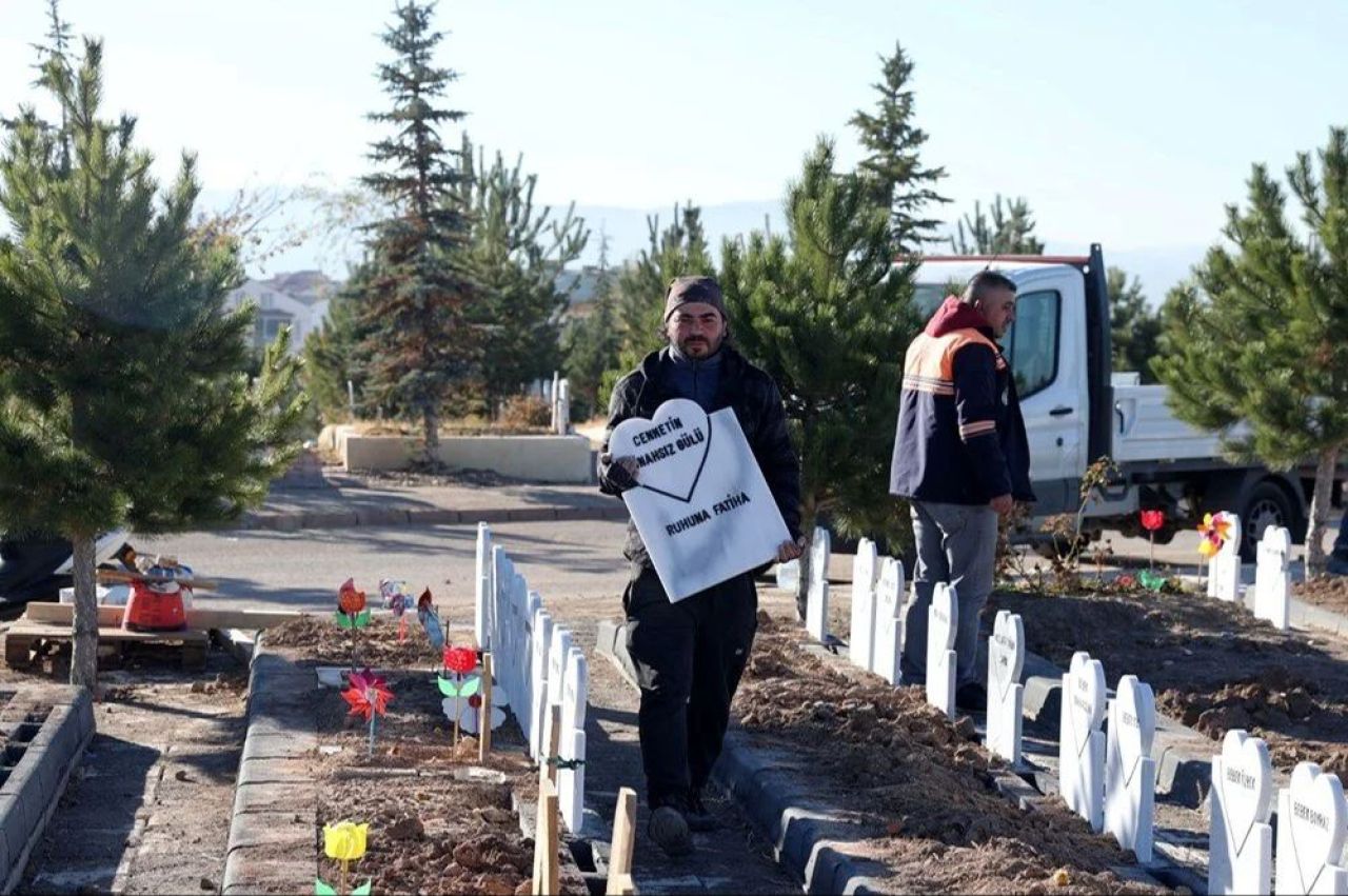 Sivas'ta arazide cesedi bulunan bebeğin mezar taşı yürekleri yaktı! 