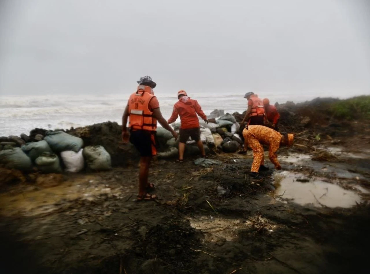 Filipinler'i Yinxing Tayfunu telaşı sardı: En az 160 bin kişi evini terk etmek zorunda kaldı - 2. Resim