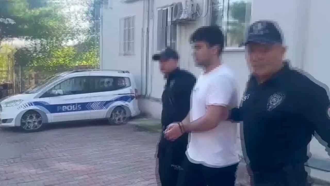 Gürültü yaptığı gerekçesiyle yumruk attığı küçük çocuğu yere fırlattı, o anlar kamerada - 1. Resim