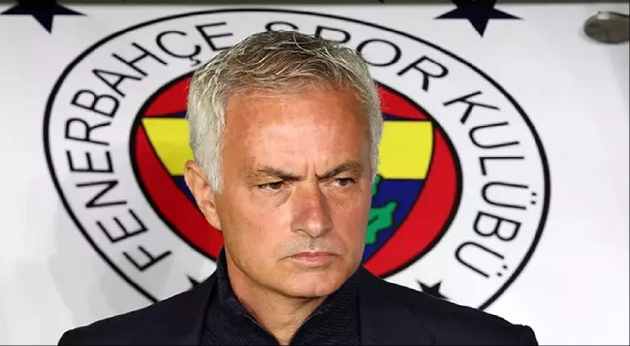 Jose Mourinho'nun AZ Alkmaar-Fenerbahçe maçında neden kulübede olmadığı gündem oldu - 2. Resim