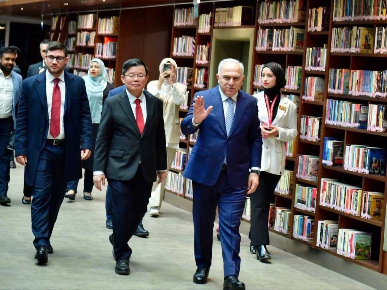 Malezya Başbakanı Fatih Kütüphanelerini gezdi! Heyet kütüphaneye övgüler dizdi