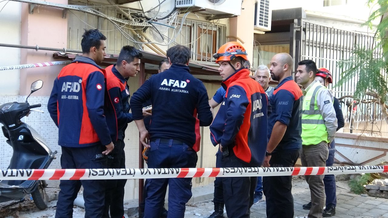 Antalya&#039;da korku dolu anlar! Bomba gibi patladı, 2 belediye çalışanı yaralandı