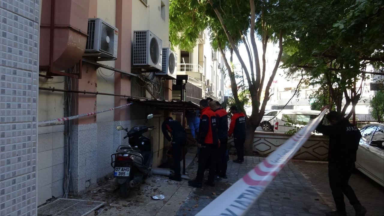 Antalya'da korku dolu anlar! Bomba gibi patladı, 2 belediye çalışanı yaralandı - 2. Resim