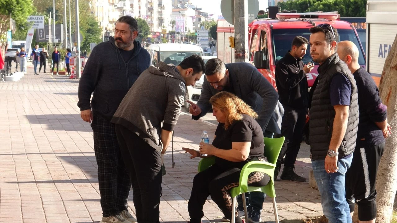 Antalya'da korku dolu anlar! Bomba gibi patladı, 2 belediye çalışanı yaralandı - 1. Resim