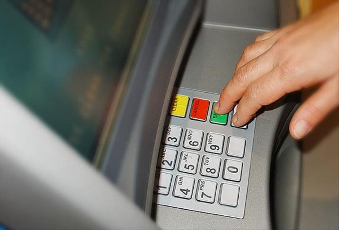 ATM'den para çekerken dikkat! Hesabınızdaki para bir anda sıfırlanabilir - 3. Resim