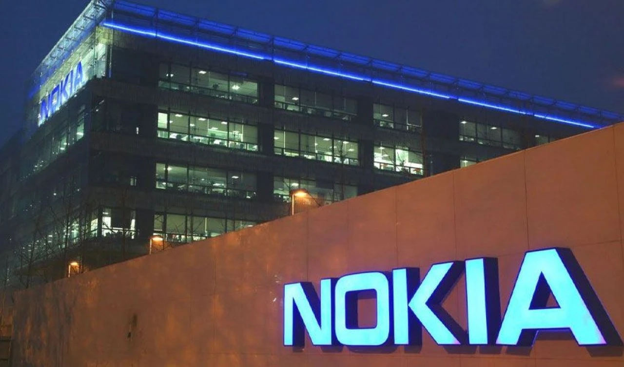 Dünyaca ünlü telefon markasının 'yapıtaşı' çalındı! Yüzbinlerce liraya satışa sunulacak - 1. Resim