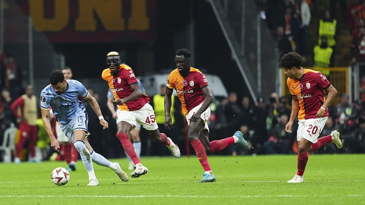 Galatasaray'ın Tottenham zaferi dünya basınında! İngilizler 2 oyuncuya hayran kaldı: Düşmanca atmosferde hezimete uğrattılar