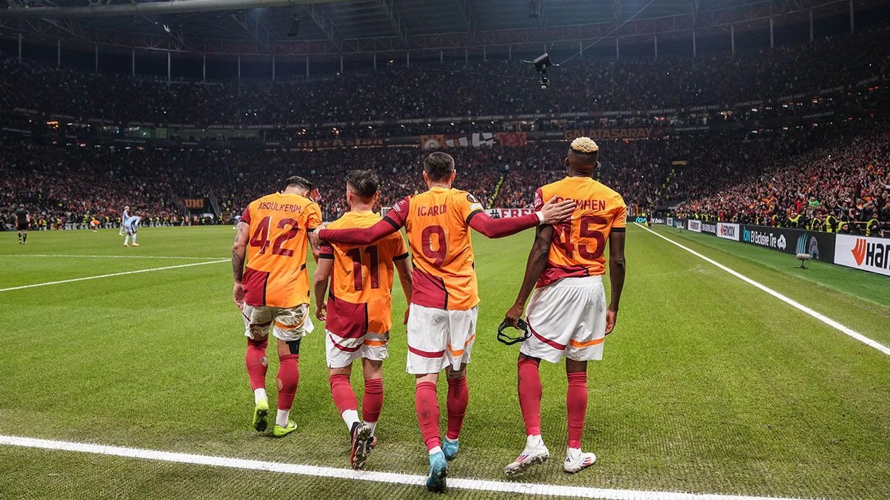 Galatasaray'ın Tottenham zaferi dünya basınında! İngilizler 2 oyuncuya hayran kaldı: Düşmanca atmosferde hezimete uğrattılar