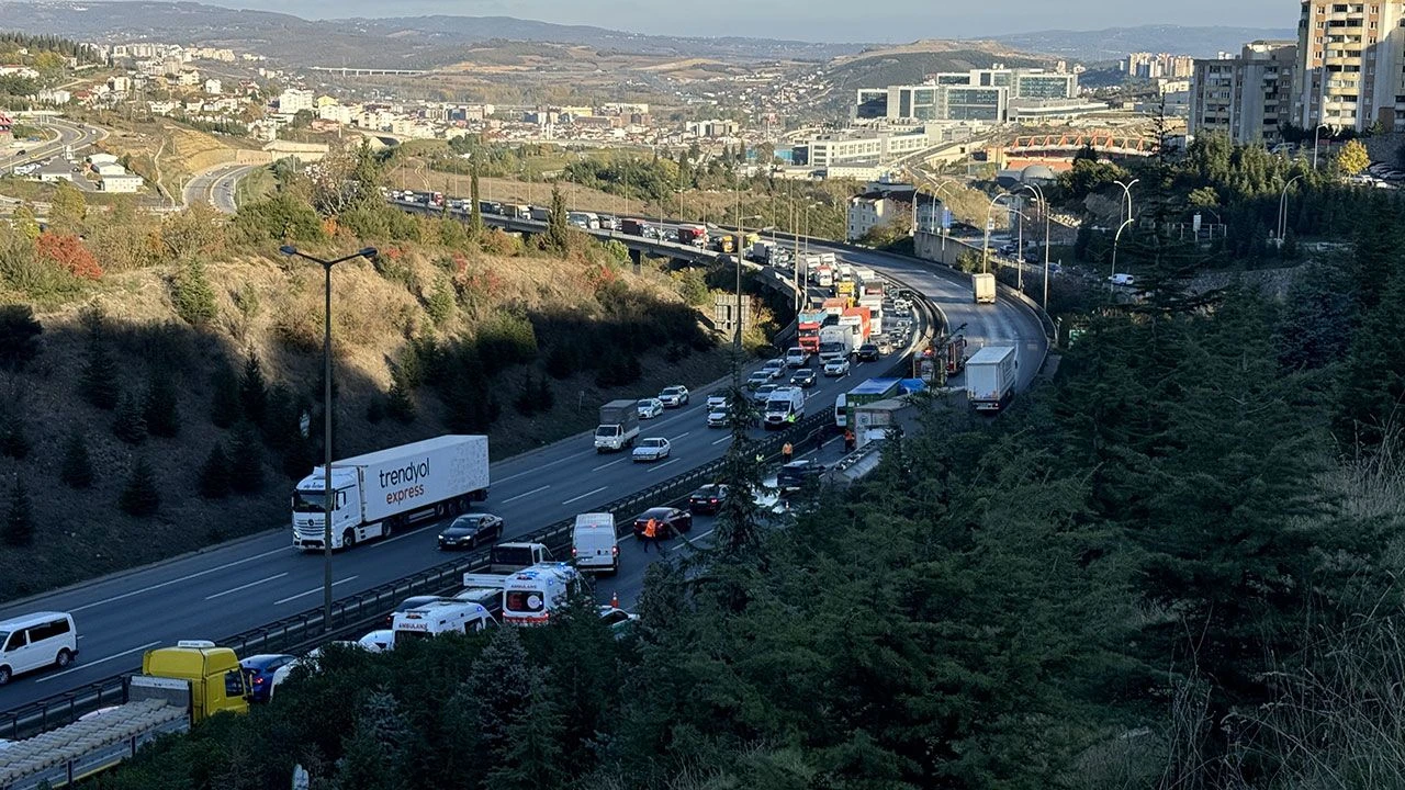 Mahkumları taşıyan cezaevi aracı kazaya karıştı! TEM kilitlendi: Yaralılar var
