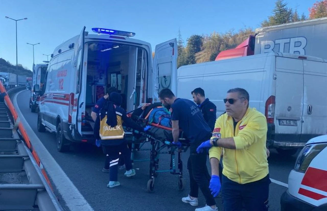 Mahkumları taşıyan cezaevi aracı kazaya karıştı! TEM kilitlendi: Yaralılar var