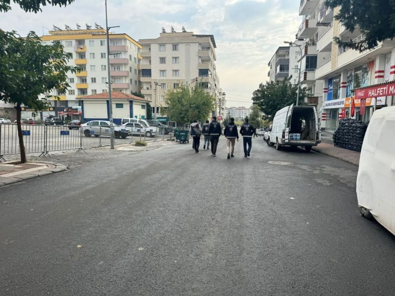 Halfeti’de belediye önünde polislere taşlı saldırı cezasız kalmadı: Çok sayıda tutuklama var! - 1. Resim