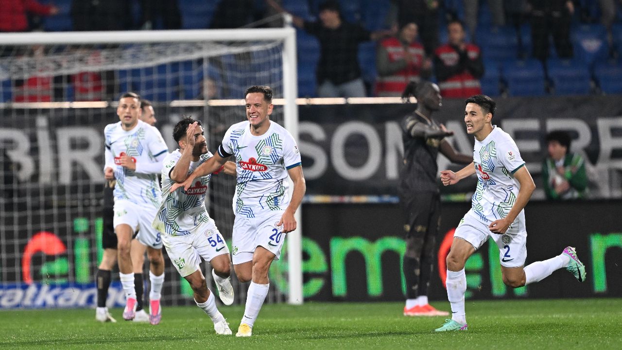 Rizespor evinde Trabzonspor'u 3-1 mağlup etti!