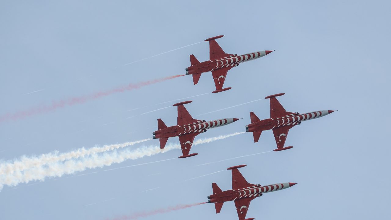 Türk Yıldızları 10 Kasım’a özel Antalya’da gösteri uçuşu yapacak