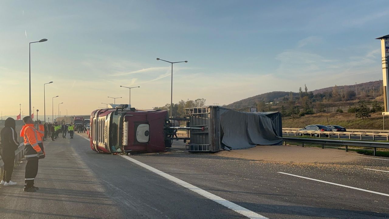 Ankara yolu trafiğe kapandı! Kaza havadan görüntülendi - 2. Resim