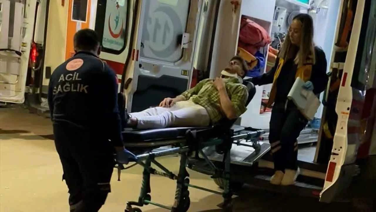 Görünmez kaza: Scooter sürücüsü otomobilin açılan kapısına çarptı! O anlar kamerada