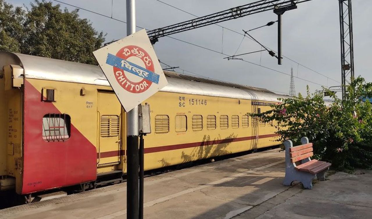 Şefin eşine söylediği laf 12 yıllık bir zinciri başlattı! Ülkenin demiryolları ciddi zarara uğradı - 2. Resim